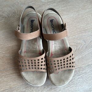 Bionica Tan Leather Perforated Ankle Strap Norcross Sandals size 9